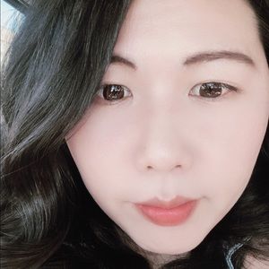 Meet your Posher, Eva